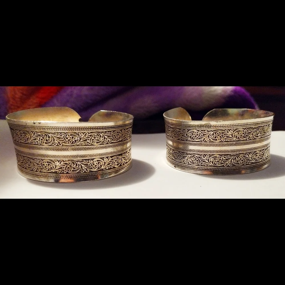 Tibetan Silver cuff bracelet - Picture 1 of 4